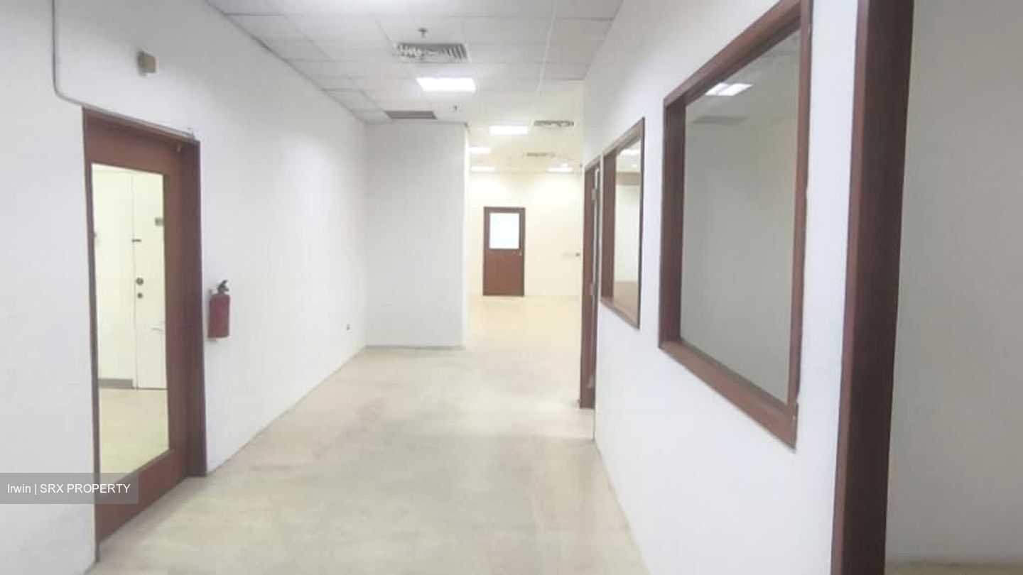 Toh Guan Road (D22), Warehouse #558748191